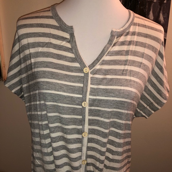 ❤️GRAY & WHITE TOP - Picture 2 of 5